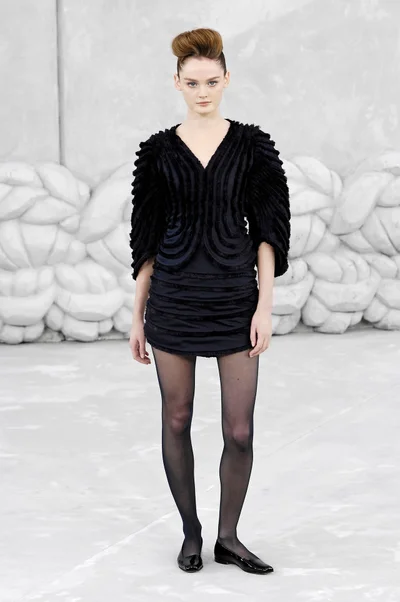 Look 16